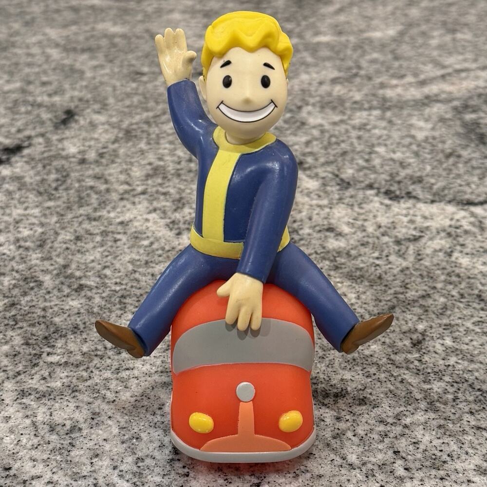 2018 Fallout/Bethesda CABLE GUY VAULT BOY Video Game Figure w/ Red Vinyl Car-Toy